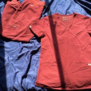 MAROON FIGS SCRUB SET